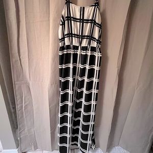 Black/White Silk Maxi dress. Size: Medium NEVER WORN. NEW.
